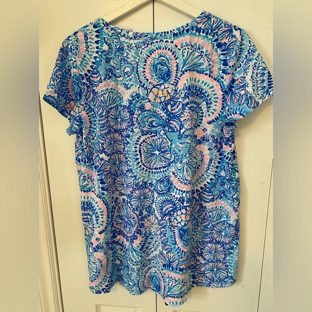Lilly Pulitzer Etta V-Neck Tee T Shirt in Blue Grotto, Commotion in the Ocean L - Picture 5 of 16